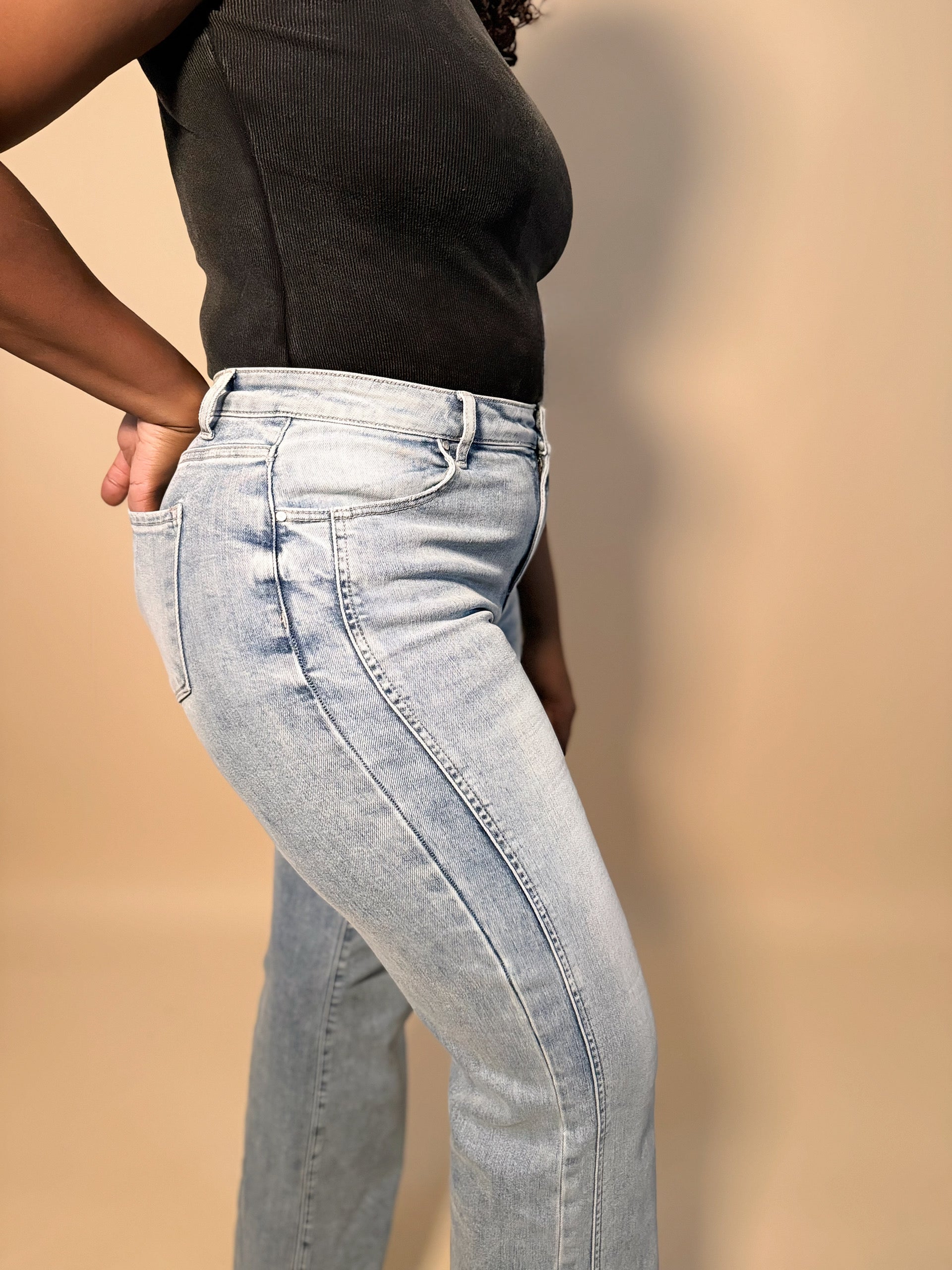 denim light wash Levis straight stretchy fitted plus curvy