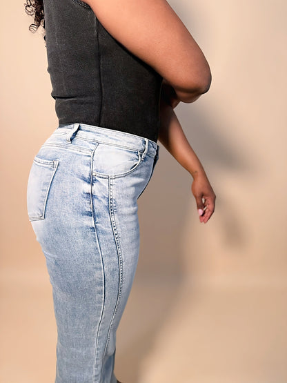 denim light wash Levis straight stretchy fitted plus curvy risen jeans blue curvy stretch 